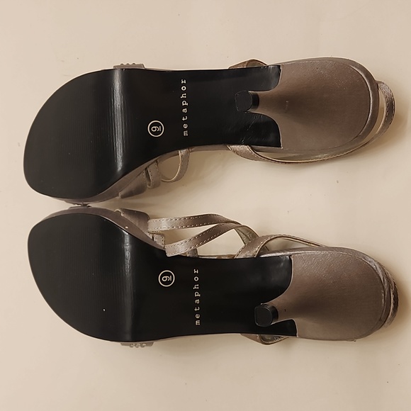 Metaphor Pumps Size 9 - Picture 3 of 5